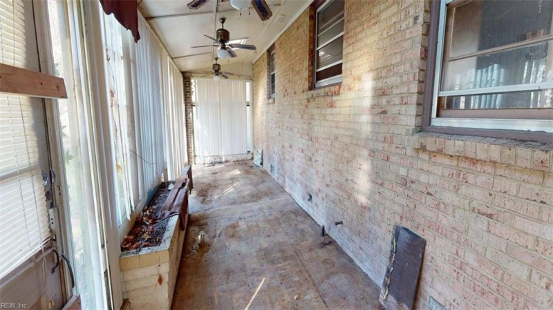 Photo 18 of 50 residential for sale in Portsmouth virginia