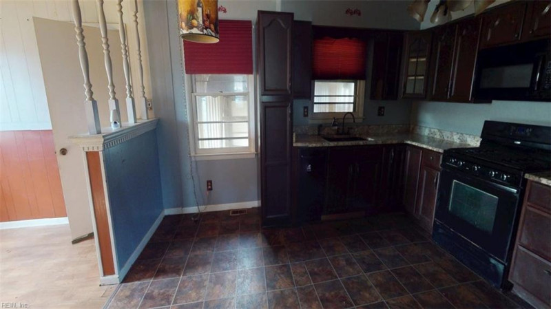 Photo 6 of 50 residential for sale in Portsmouth virginia