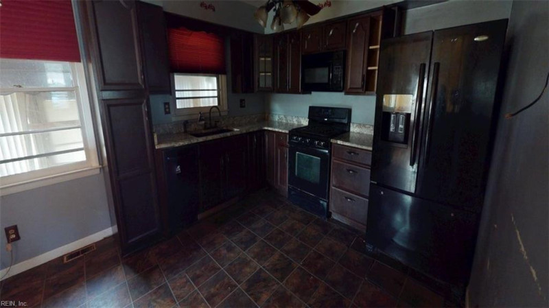 Photo 7 of 50 residential for sale in Portsmouth virginia