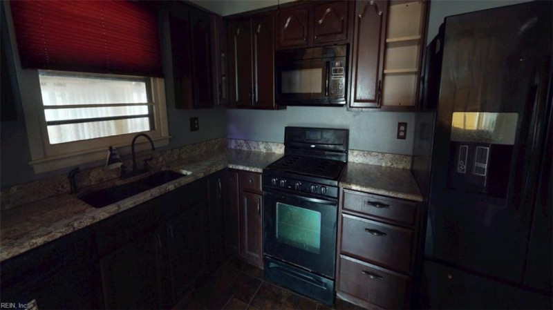 Photo 9 of 50 residential for sale in Portsmouth virginia