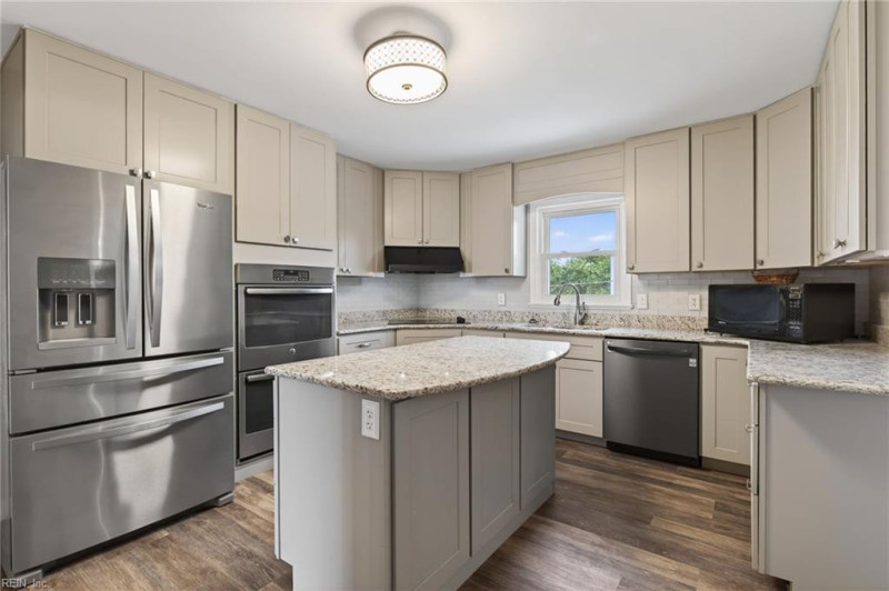 Photo 11 of 35 residential for sale in Virginia Beach virginia