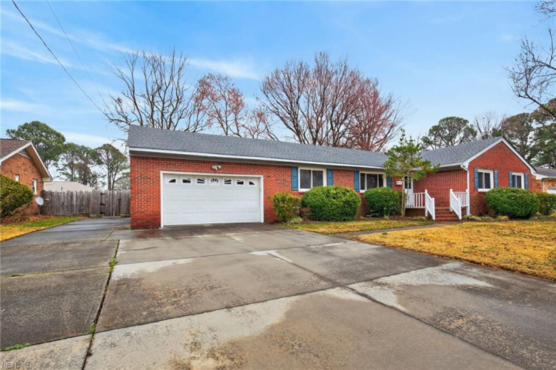 Photo 2 of 35 residential for sale in Virginia Beach virginia