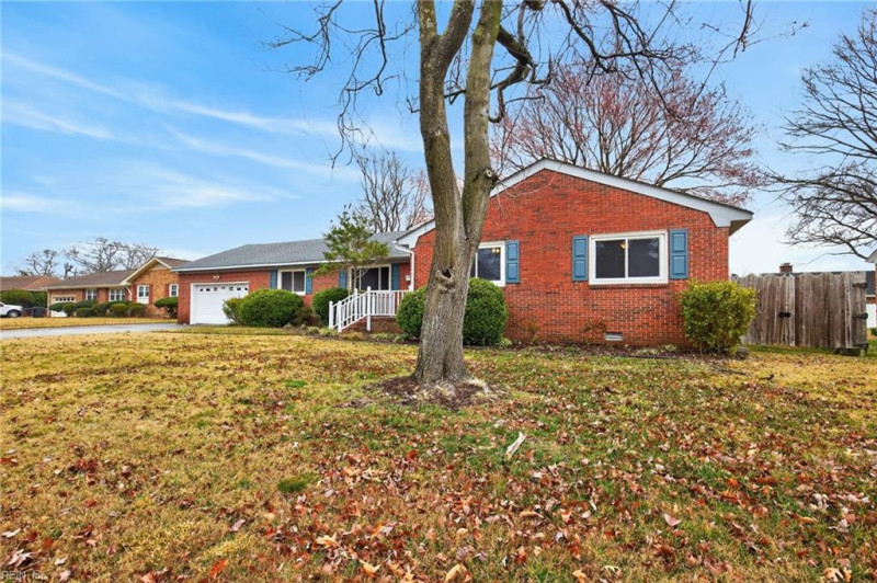 Photo 3 of 35 residential for sale in Virginia Beach virginia