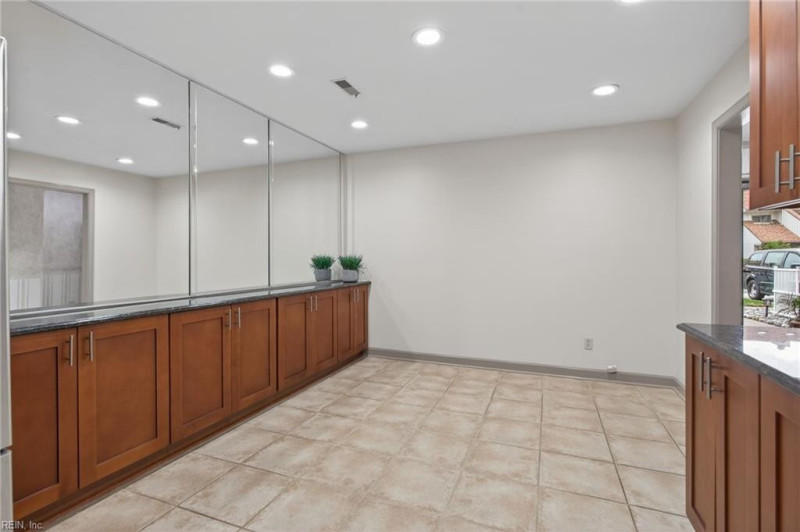 Photo 10 of 29 residential for sale in Portsmouth virginia