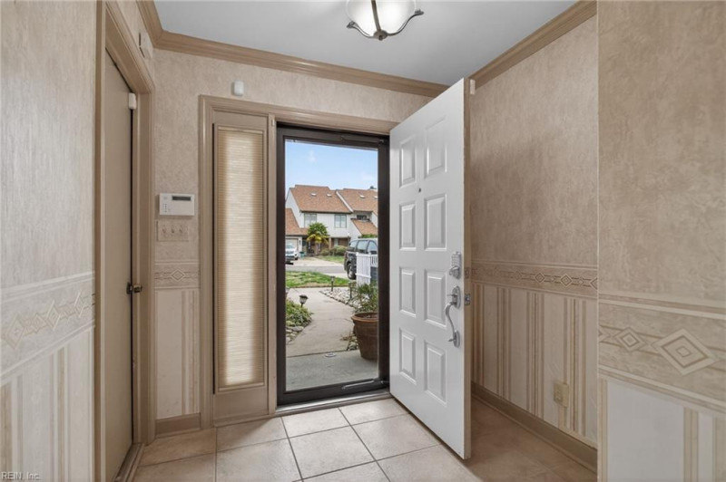 Photo 3 of 29 residential for sale in Portsmouth virginia