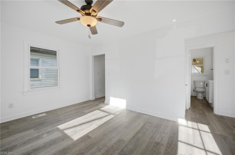 Photo 10 of 29 residential for sale in Chesapeake virginia