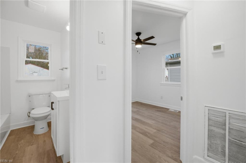 Photo 11 of 29 residential for sale in Chesapeake virginia