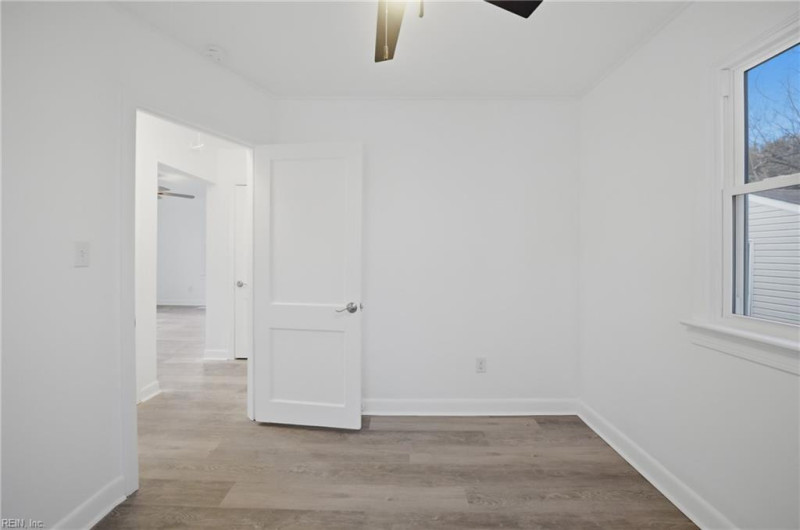 Photo 17 of 29 residential for sale in Chesapeake virginia