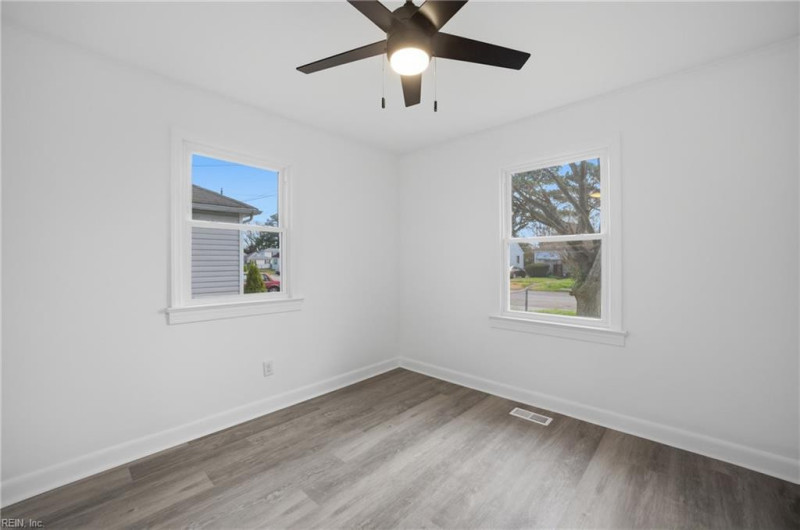 Photo 18 of 29 residential for sale in Chesapeake virginia