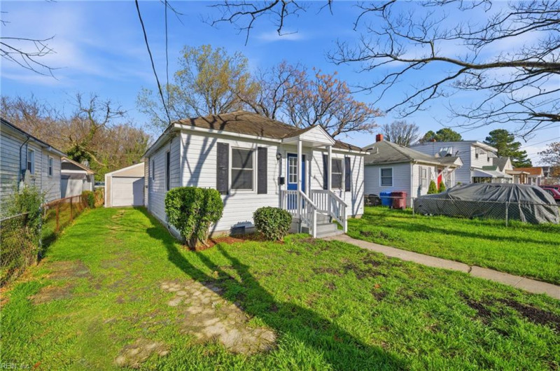 Photo 2 of 29 residential for sale in Chesapeake virginia