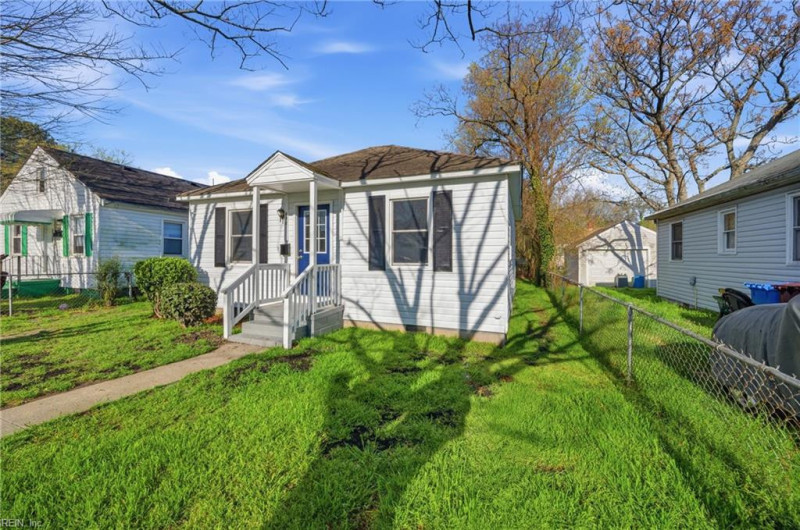 Photo 3 of 29 residential for sale in Chesapeake virginia