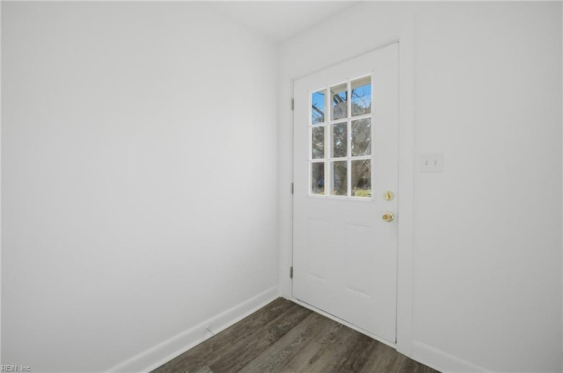 Photo 5 of 29 residential for sale in Chesapeake virginia