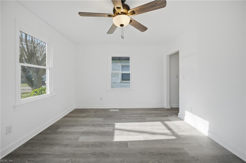 Photo 8 of 29 residential for sale in Chesapeake virginia