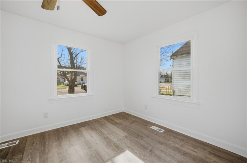 Photo 9 of 29 residential for sale in Chesapeake virginia