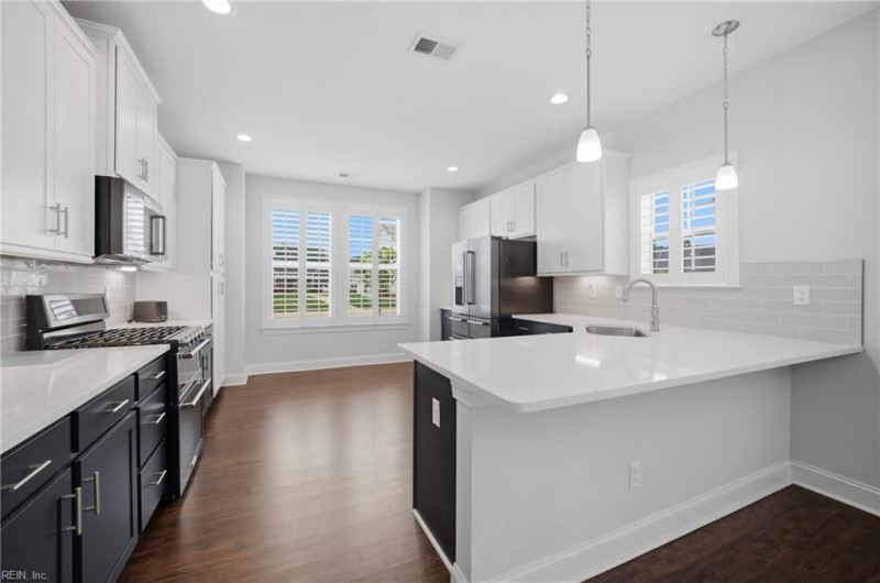 Photo 10 of 47 residential for sale in Chesapeake virginia