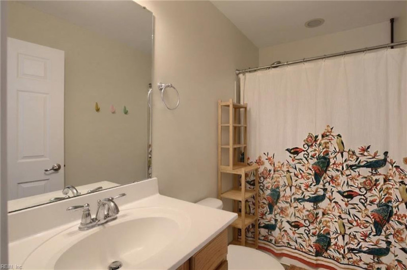 Photo 11 of 20 residential for sale in York County virginia