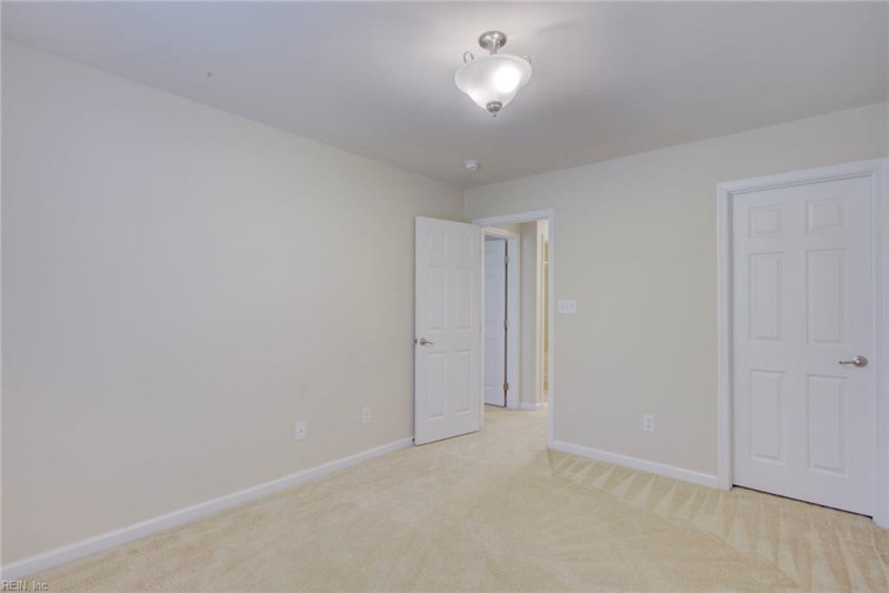 Photo 13 of 20 residential for sale in York County virginia