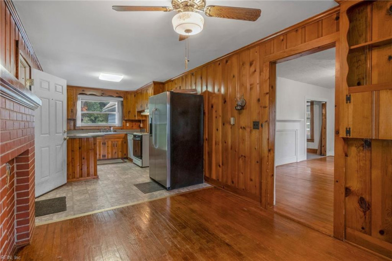 Photo 16 of 44 residential for sale in Middlesex County virginia