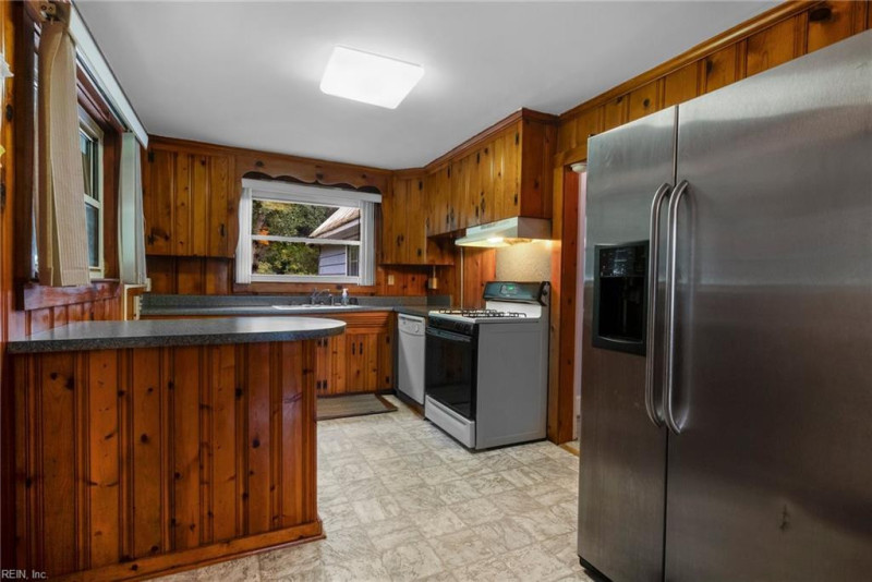 Photo 17 of 44 residential for sale in Middlesex County virginia