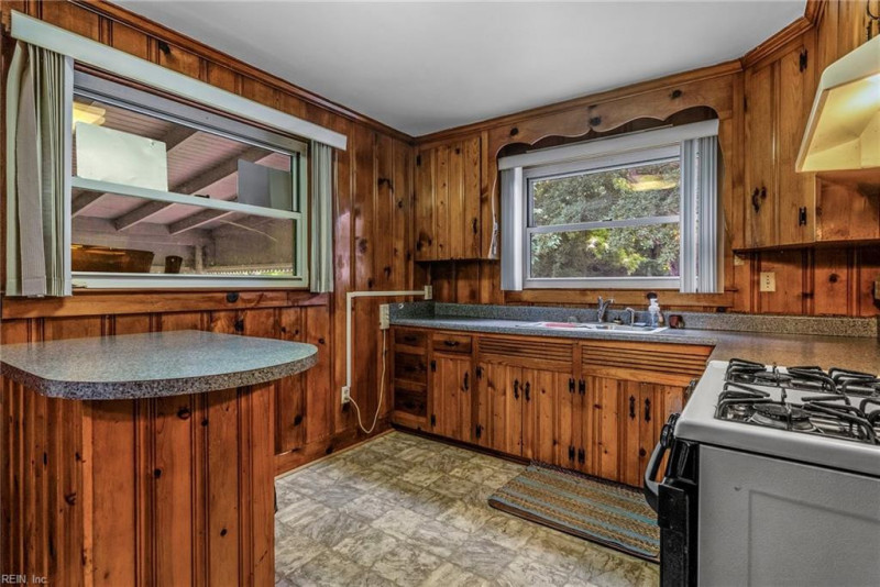 Photo 18 of 44 residential for sale in Middlesex County virginia