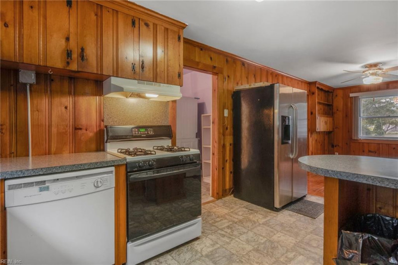 Photo 19 of 44 residential for sale in Middlesex County virginia