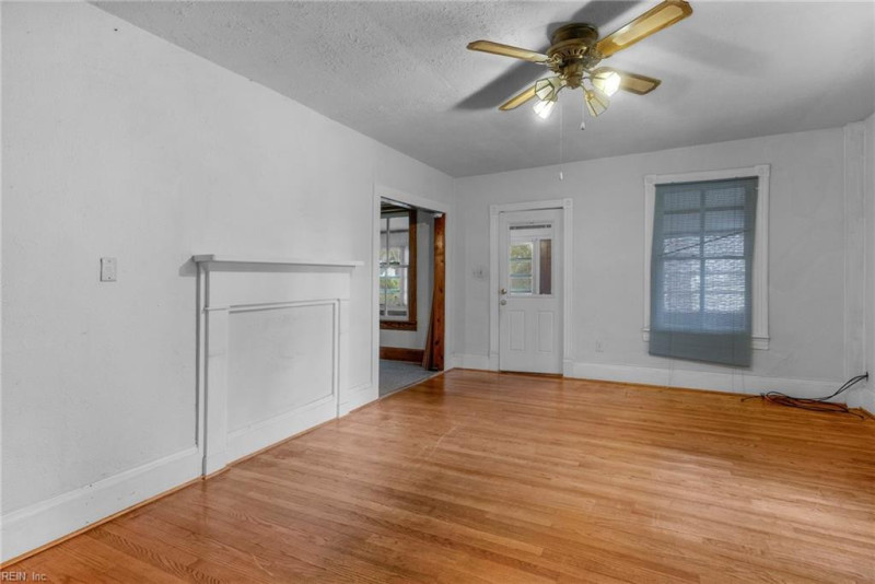 Photo 25 of 44 residential for sale in Middlesex County virginia