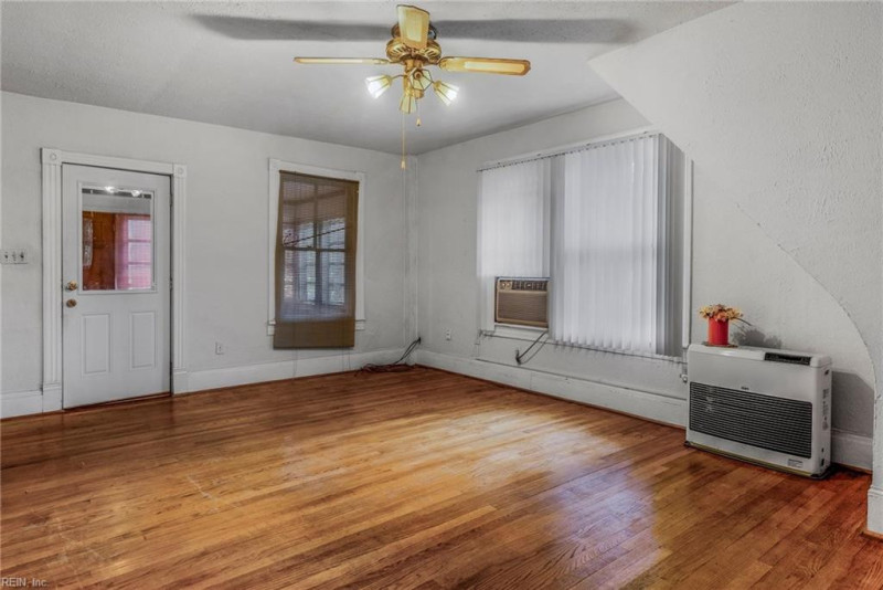 Photo 26 of 44 residential for sale in Middlesex County virginia