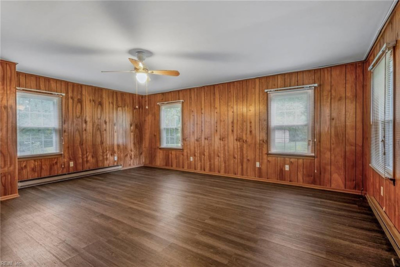 Photo 32 of 44 residential for sale in Middlesex County virginia