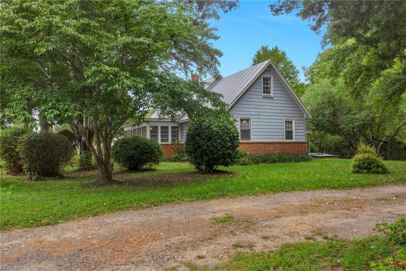 Photo 4 of 44 residential for sale in Middlesex County virginia