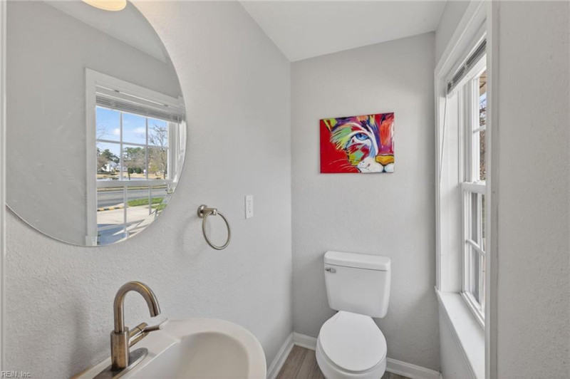 Photo 10 of 47 residential for sale in Chesapeake virginia