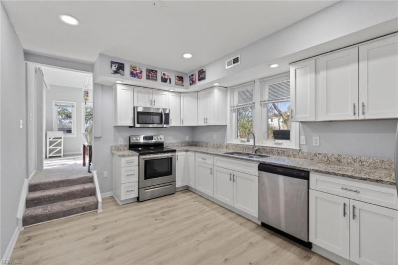 Photo 12 of 47 residential for sale in Chesapeake virginia