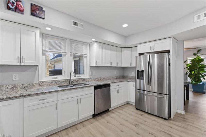 Photo 13 of 47 residential for sale in Chesapeake virginia