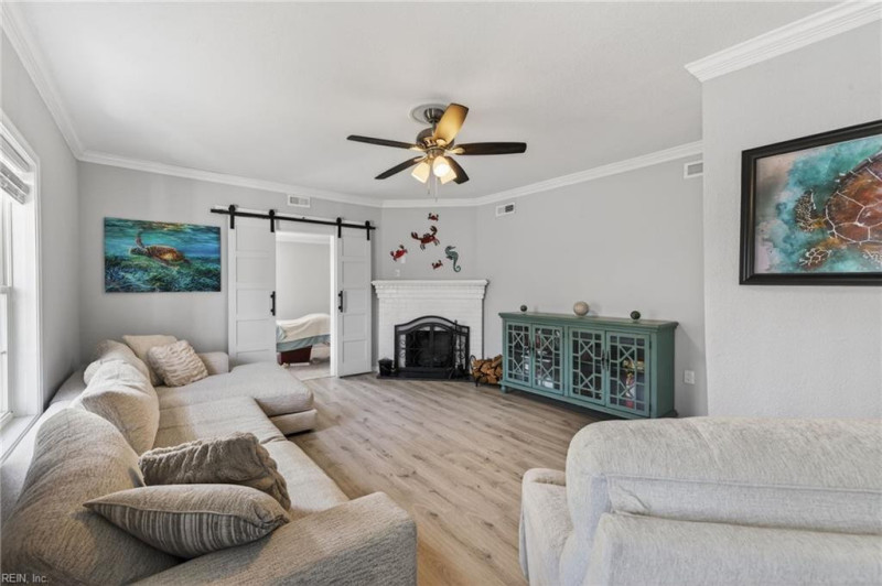Photo 4 of 47 residential for sale in Chesapeake virginia