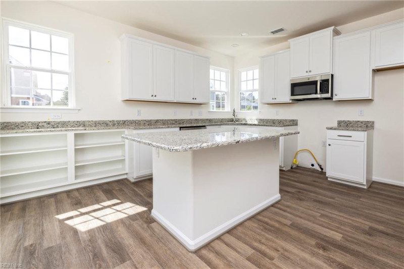 Photo 11 of 16 residential for sale in Suffolk virginia