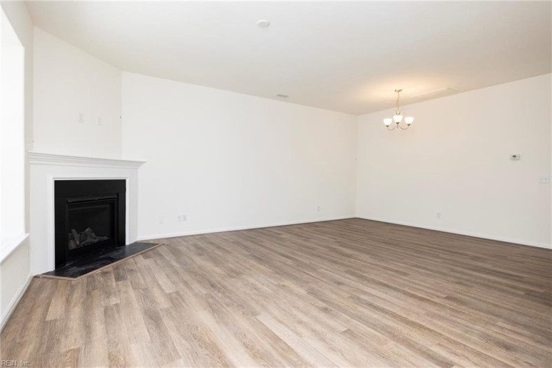 Photo 3 of 16 residential for sale in Suffolk virginia