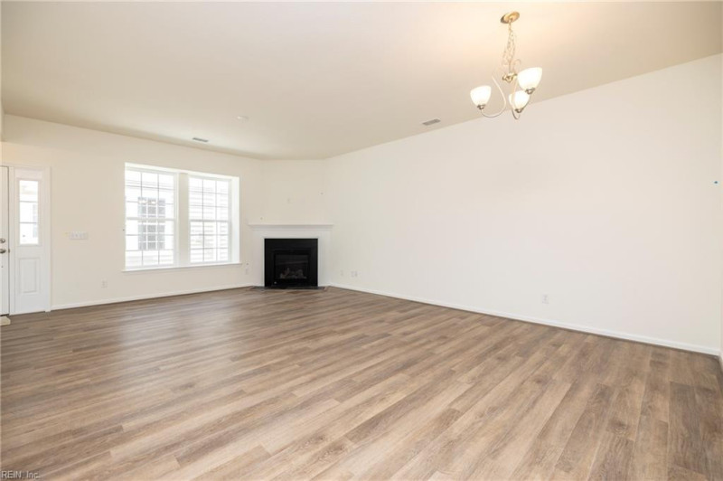 Photo 4 of 16 residential for sale in Suffolk virginia