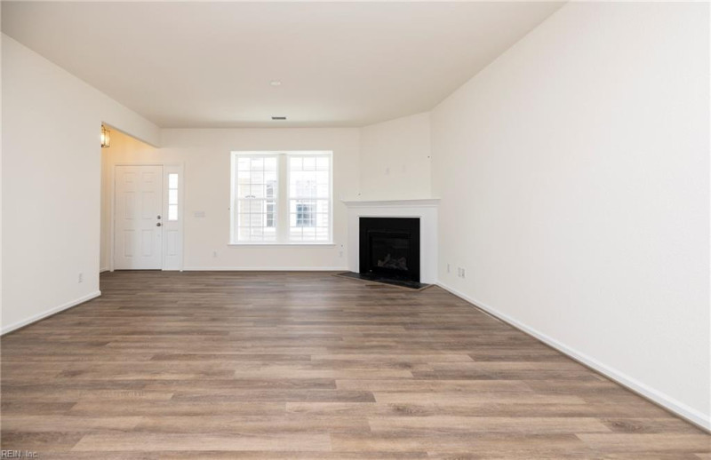 Photo 5 of 16 residential for sale in Suffolk virginia