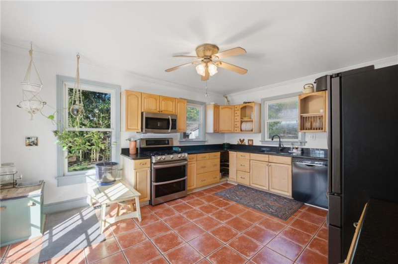 Photo 16 of 48 residential for sale in Chesapeake virginia
