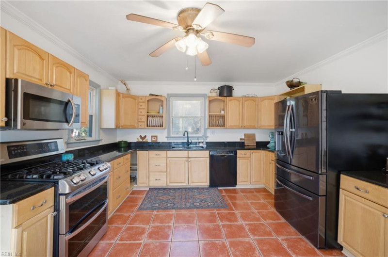 Photo 17 of 48 residential for sale in Chesapeake virginia