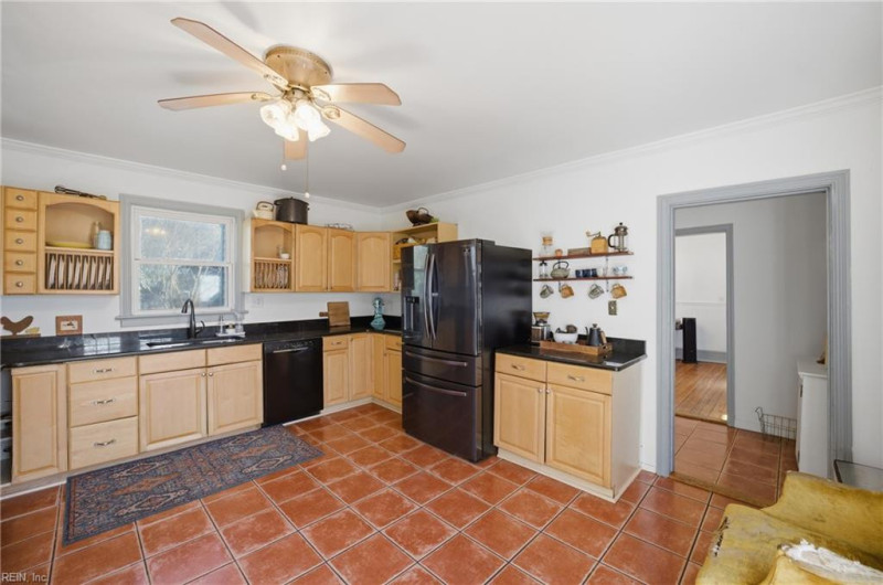 Photo 18 of 48 residential for sale in Chesapeake virginia