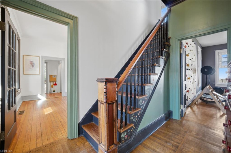 Photo 19 of 48 residential for sale in Chesapeake virginia
