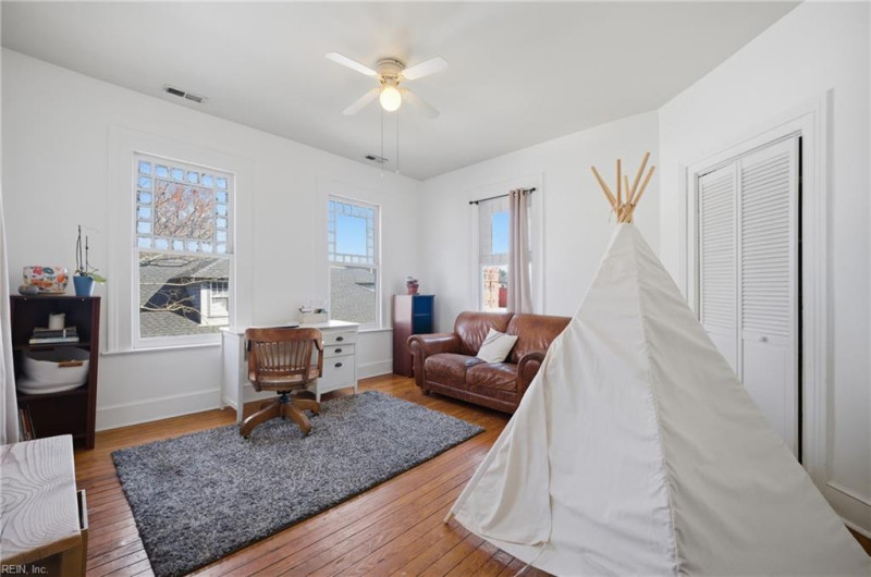 Photo 20 of 48 residential for sale in Chesapeake virginia