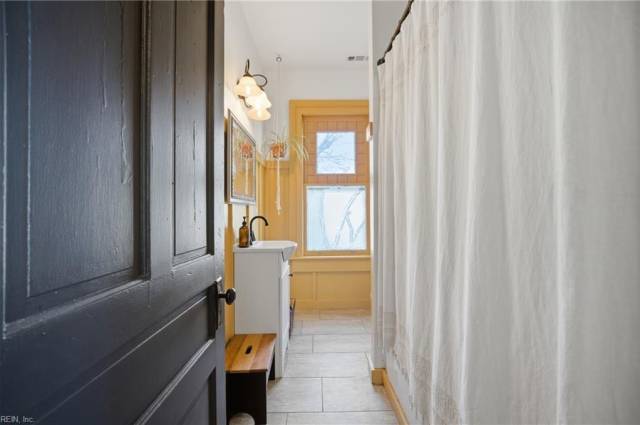 Second floor full bath