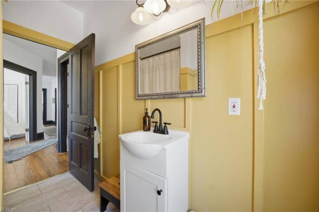 Second floor full bath