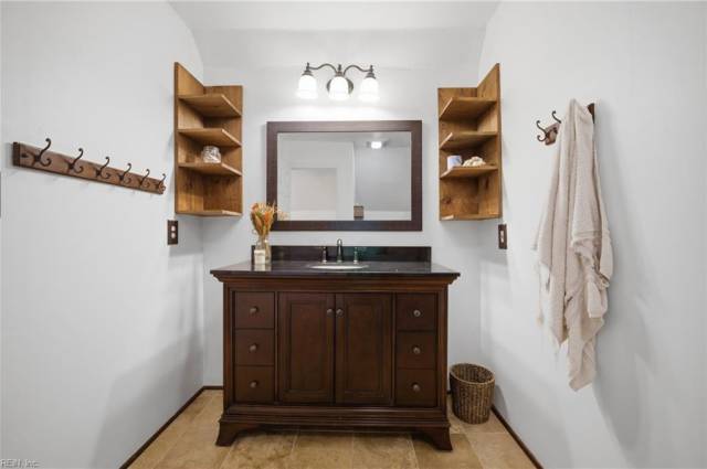 Third floor full bath