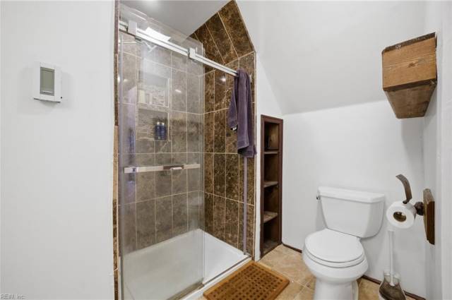 Third floor full bath