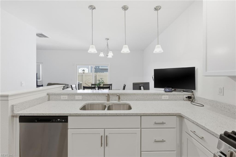 Photo 15 of 48 residential for sale in Virginia Beach virginia