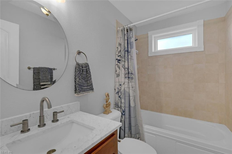 Photo 14 of 50 residential for sale in Hampton virginia