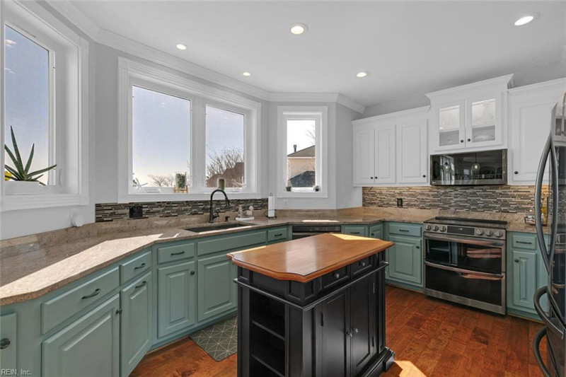 Photo 4 of 50 residential for sale in Hampton virginia