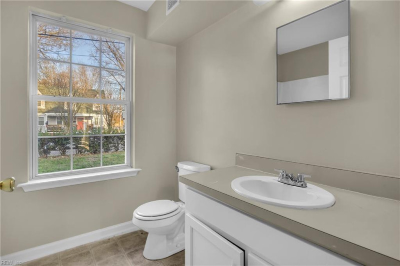 Photo 11 of 15 residential for sale in Norfolk virginia